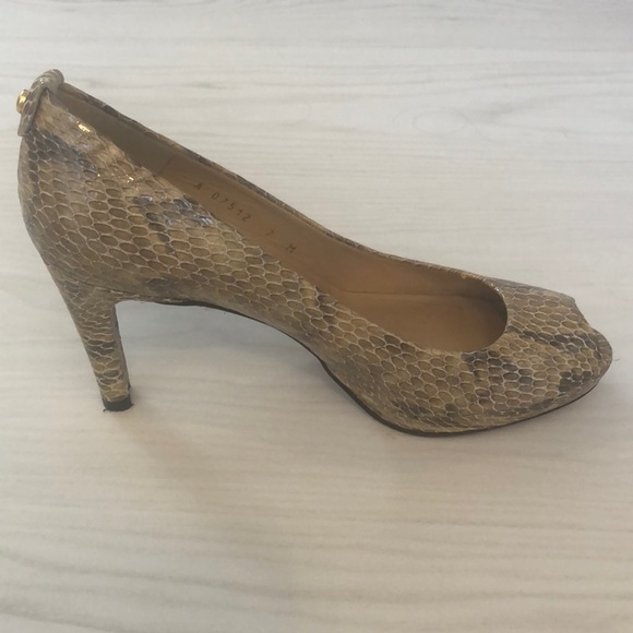 Stuart Weitzman Snakeskin Peep Toe size 7 - Picture 2 of 8